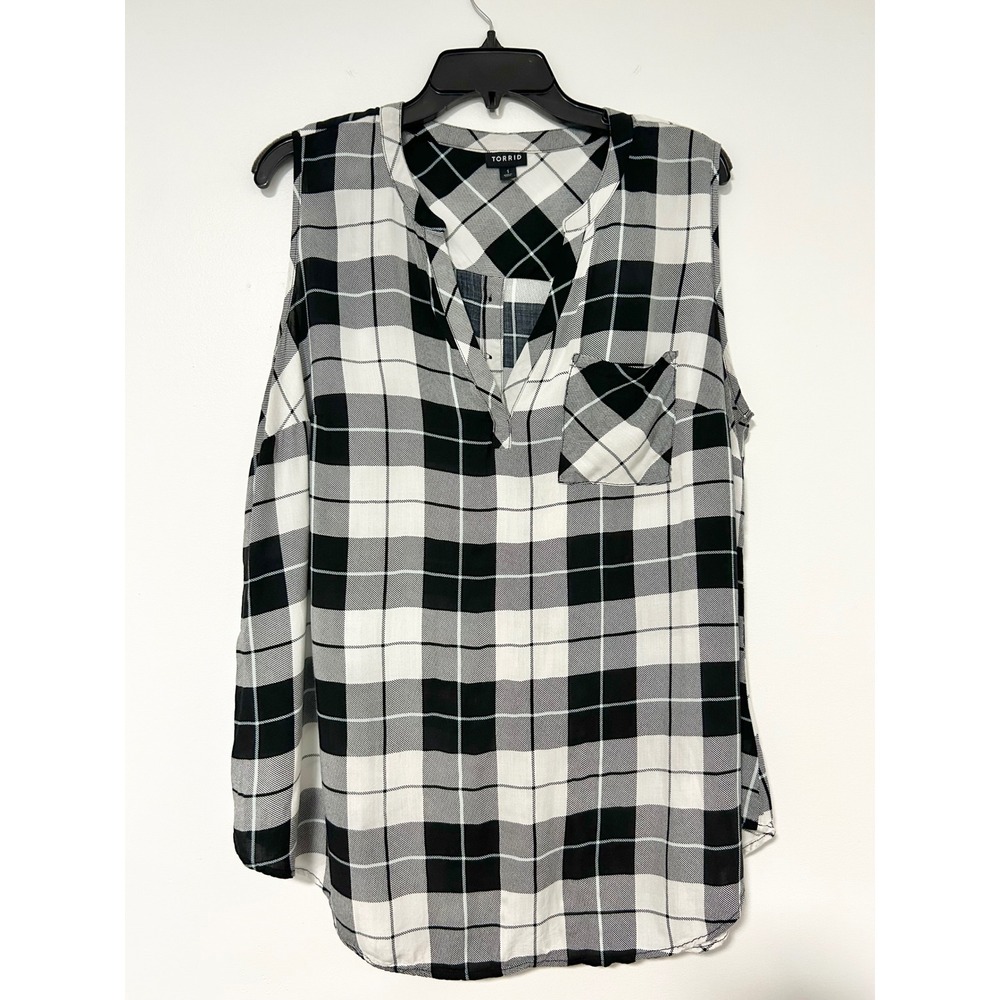 Torrid Womens Plus 1 Black White Plaid Sleeveless Back Button Blouse 11844124